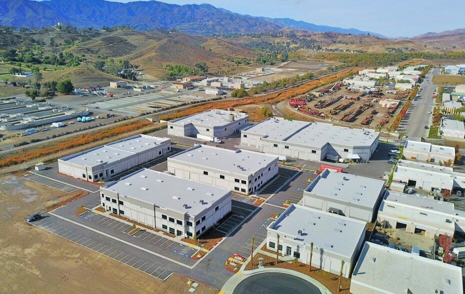 465 Birch St, Lake Elsinore, CA à louer - Photo de l’immeuble – Image 2 sur 4