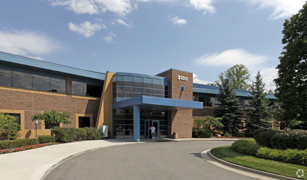 3100 Cross Creek Pky, Auburn Hills, MI à louer - Photo principale – Image 1 sur 4