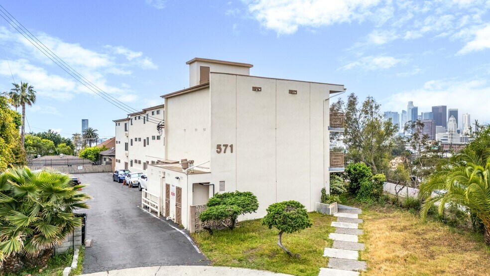 571 Fairview Ave, Los Angeles, CA à vendre - Photo de l’immeuble – Image 1 sur 25