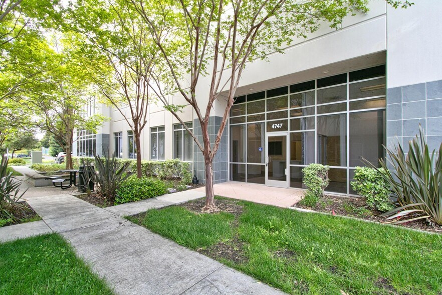 4747 Mangels Blvd, Fairfield, CA à louer - Photo principale – Image 1 sur 17