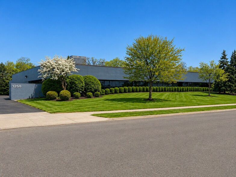 1250 Maplelawn Dr, Troy, MI à vendre - Photo de l’immeuble – Image 1 sur 1