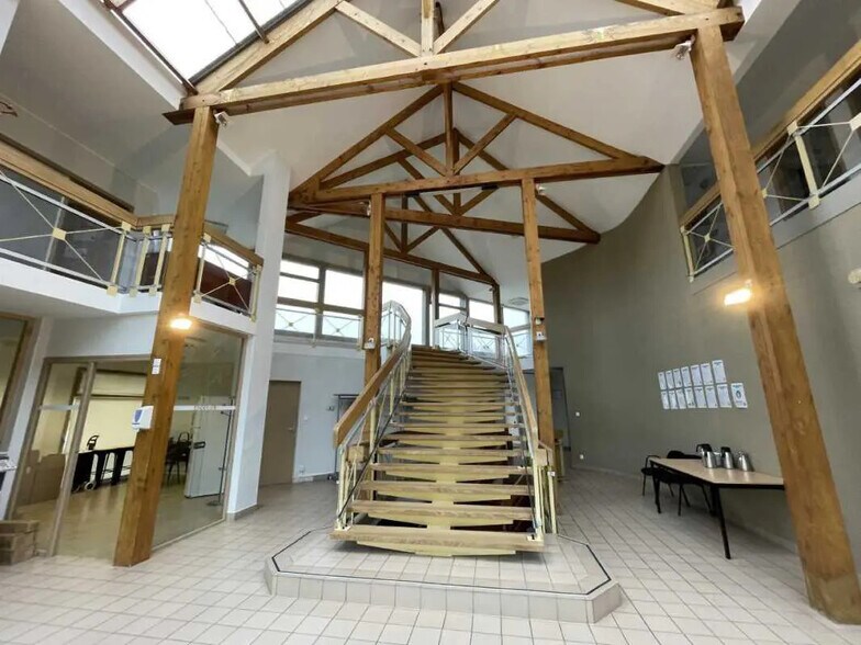 Bureau dans Mont-Saint-Aignan à vendre - Photo de l’immeuble – Image 3 sur 9