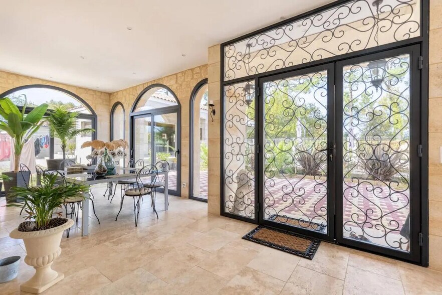 Local d'activités dans Bordeaux à vendre - Photo de l’immeuble – Image 2 sur 7