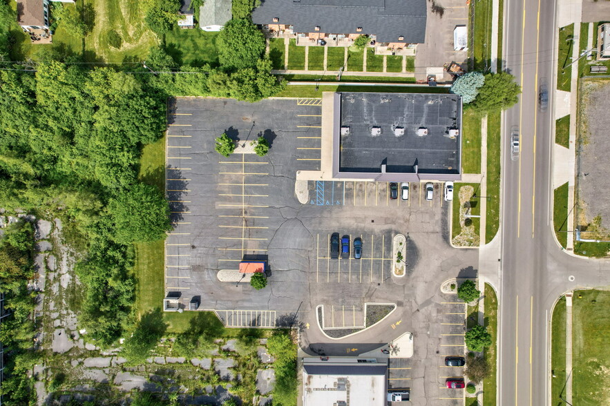 3802 E Court St, Flint, MI à louer - Photo de l’immeuble – Image 3 sur 47