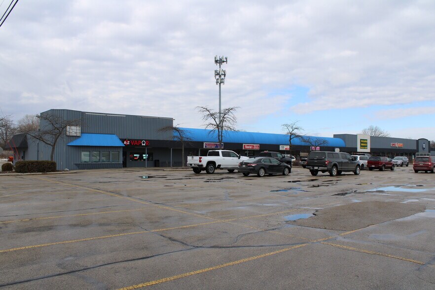 784-824 S Main St, Fond Du Lac, WI à louer - Photo de l’immeuble – Image 3 sur 9