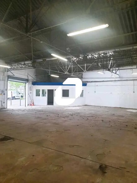 Local d’activités dans Villejuif à louer - Photo de l’immeuble – Image 3 sur 8