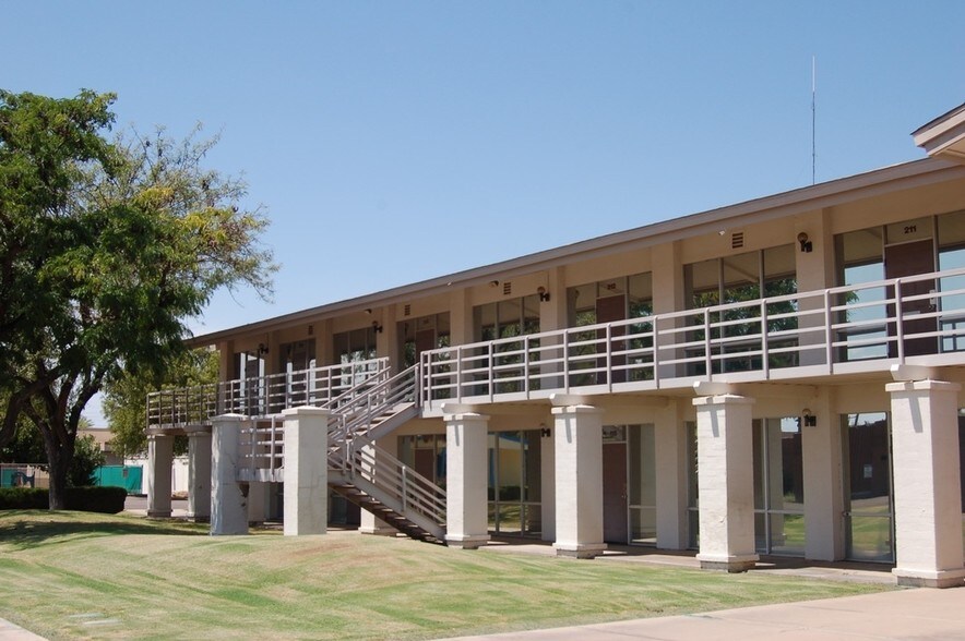 201 E Southern Ave, Tempe, AZ à louer - Photo de l’immeuble – Image 1 sur 30