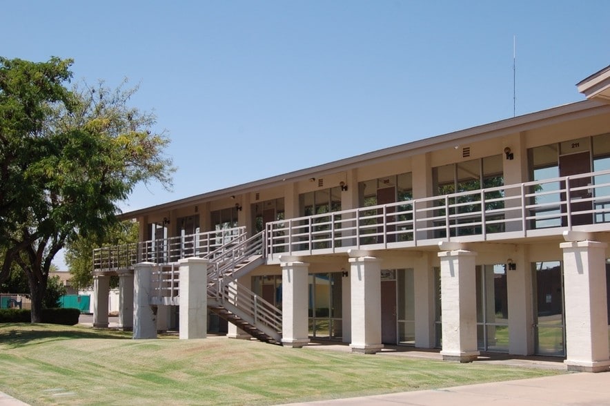 201 E Southern Ave, Tempe, AZ à louer - Photo principale – Image 1 sur 30