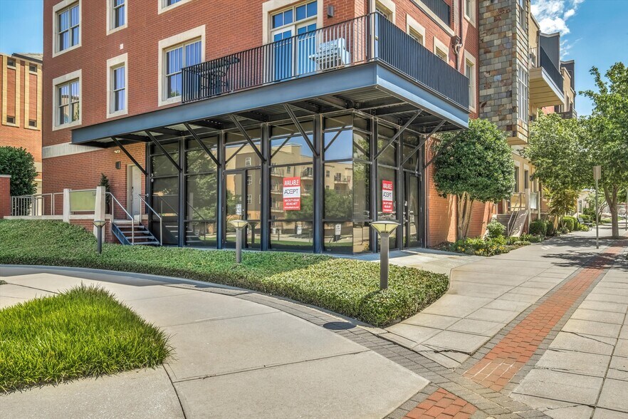 107 NE 3rd St, Oklahoma City, OK à louer - Photo de l’immeuble – Image 1 sur 15