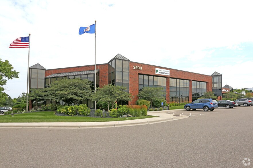 2500 Cr-42 W, Burnsville, MN à vendre - Photo de l’immeuble – Image 1 sur 7