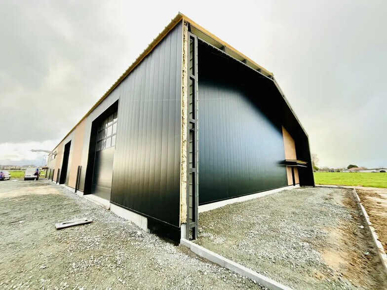 Local d’activités dans Le Havre à louer - Photo de l’immeuble – Image 3 sur 4