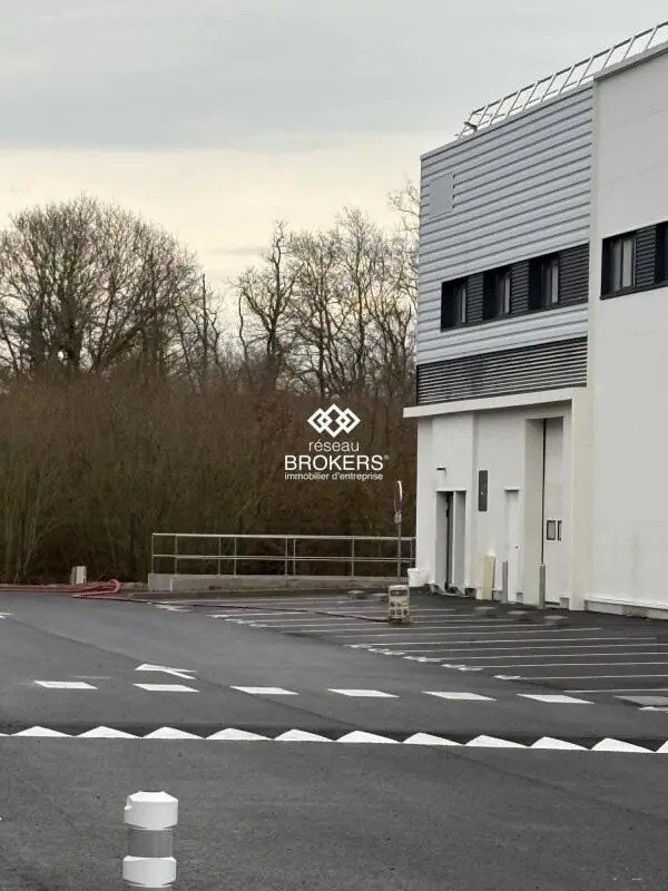 Industriel/Logistique dans Saint-Aignan-Grandlieu à louer Photo de l’immeuble– Image 1 sur 2