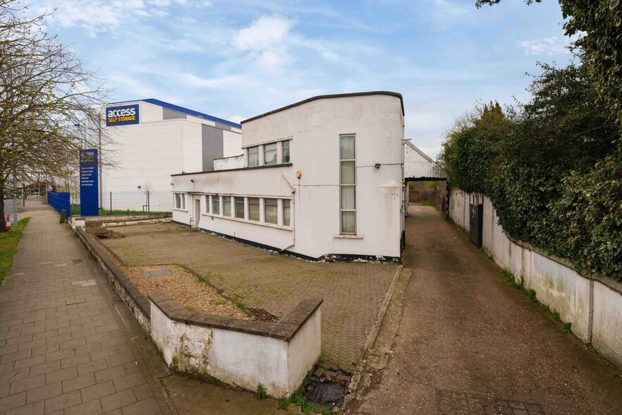 891 Great West Rd, Isleworth à vendre - Photo principale – Image 1 sur 3