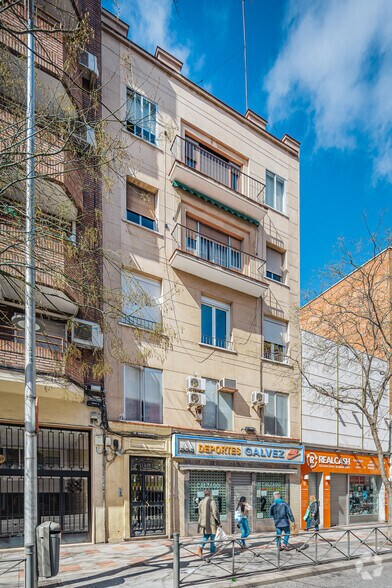Immeuble residentiel dans Madrid, Madrid à vendre - Photo principale – Image 1 sur 1
