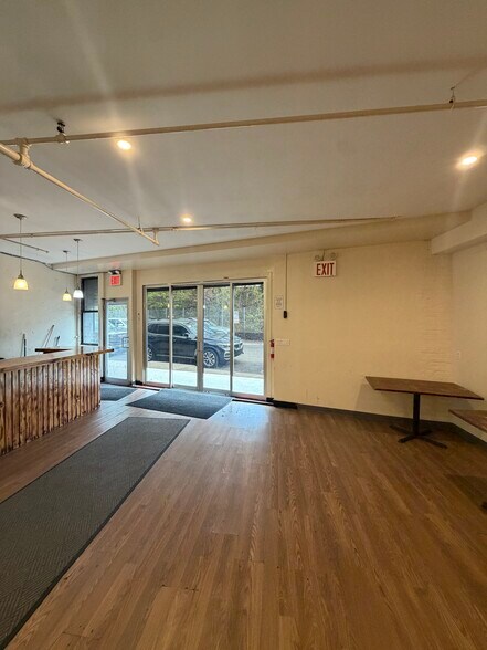 3375 Shore Pky, Brooklyn, NY à louer - Photo de l’immeuble – Image 3 sur 6