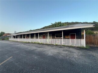 Plus de détails pour 130 Charter Oak Dr, Canyon Lake, TX - Local commercial à vendre