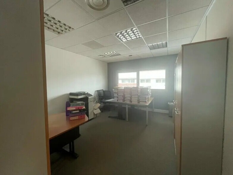 Bureau dans Saint-Priest à louer - Photo de l’immeuble – Image 2 sur 12
