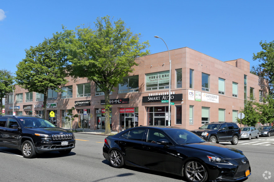 20925-20945 Northern Blvd, Bayside, NY à louer - Photo de l’immeuble – Image 1 sur 5