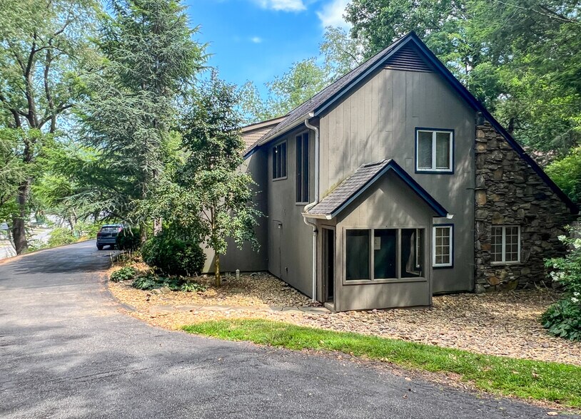 1275 Tunnel Rd, Asheville, NC à vendre - Photo de l’immeuble – Image 2 sur 17