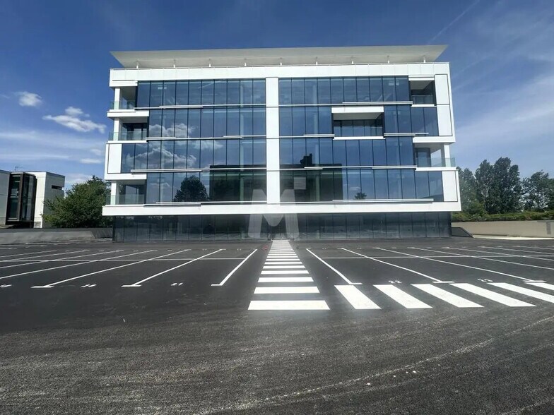 Bureau dans Évry-Courcouronnes à louer - Photo de l’immeuble – Image 2 sur 13