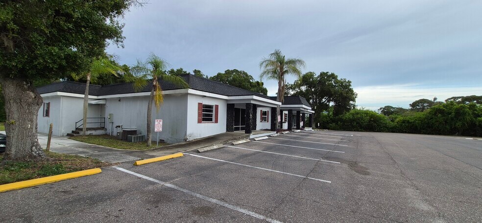 7789 131st St, Seminole, FL à vendre - Photo de l’immeuble – Image 3 sur 30