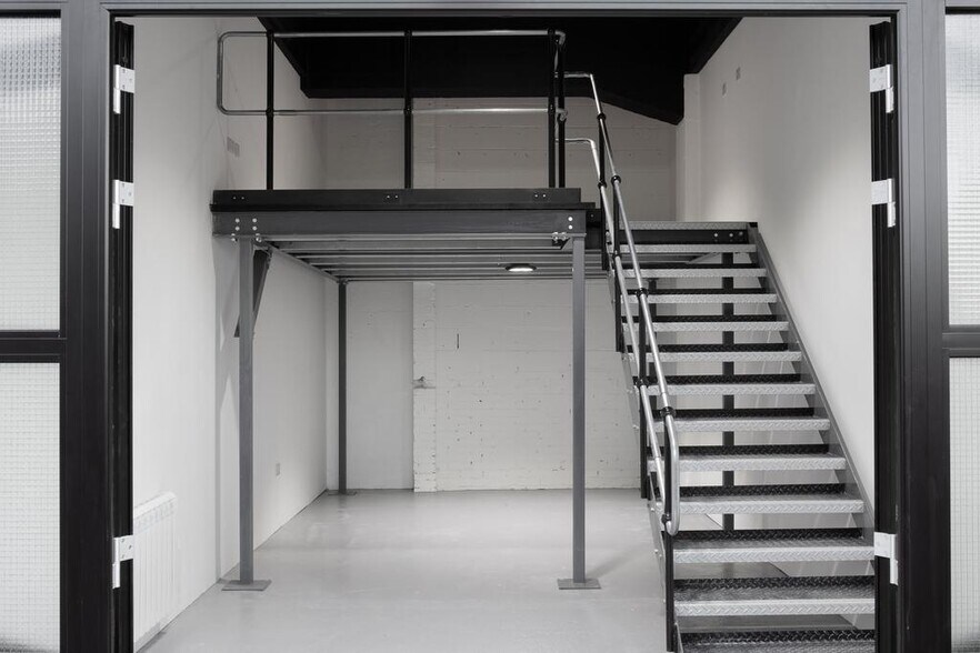 Western Ave, Londres à louer - Photo de l’immeuble – Image 2 sur 25