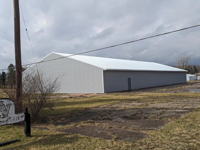1020 E Mosherville Rd, Jonesville, MI à vendre - Photo principale – Image 1 sur 5