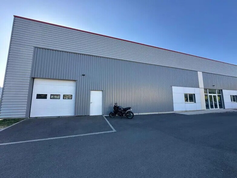 Local commercial dans Rambouillet à louer - Photo de l’immeuble – Image 1 sur 13