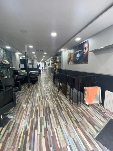 Local commercial dans Paris à louer - Photo de l’immeuble – Image 2 sur 5