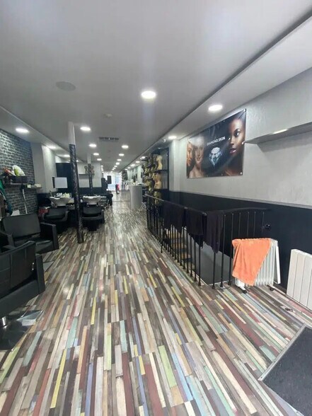 Local commercial dans Paris à louer - Photo intérieure – Image 2 sur 5