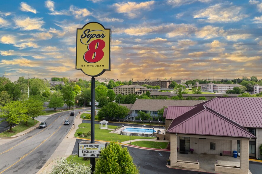 2490 Green Mountain Dr, Branson, MO à vendre - Photo de l’immeuble – Image 2 sur 19
