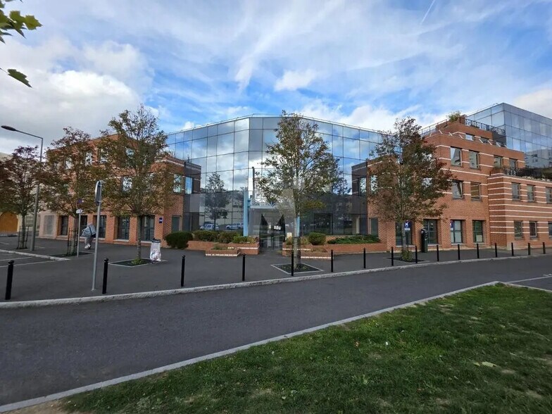 Bureau dans Évry-Courcouronnes à louer - Photo de l’immeuble – Image 3 sur 12