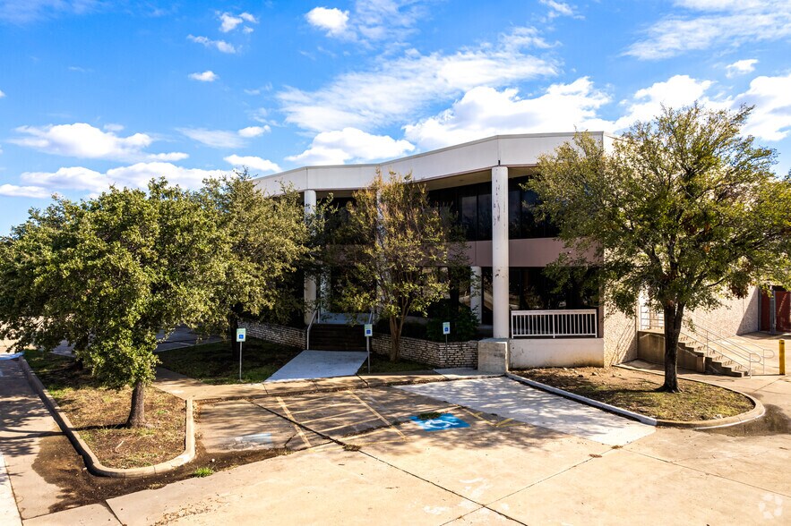 1421 Patton Pl, Carrollton, TX à louer - Photo principale – Image 1 sur 7