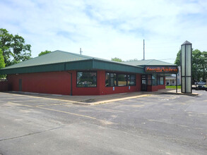 803 W Burlington Ave, Fairfield, IA à louer Photo de l’immeuble– Image 1 sur 1
