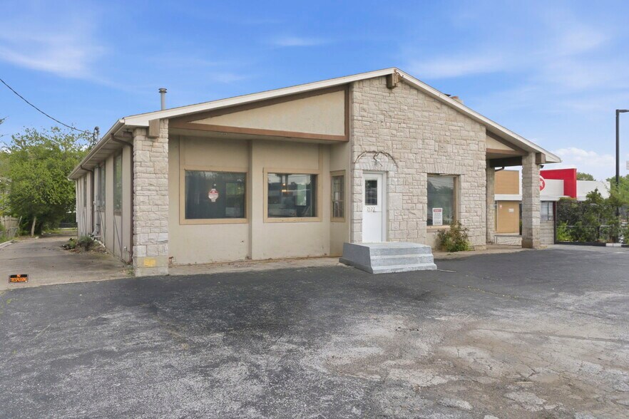2122 S Glenstone Ave, Springfield, MO à vendre - Photo de l’immeuble – Image 2 sur 50