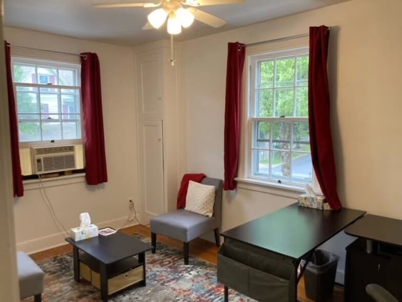 209 E Main St, Boalsburg, PA à louer - Photo intérieure – Image 2 sur 4