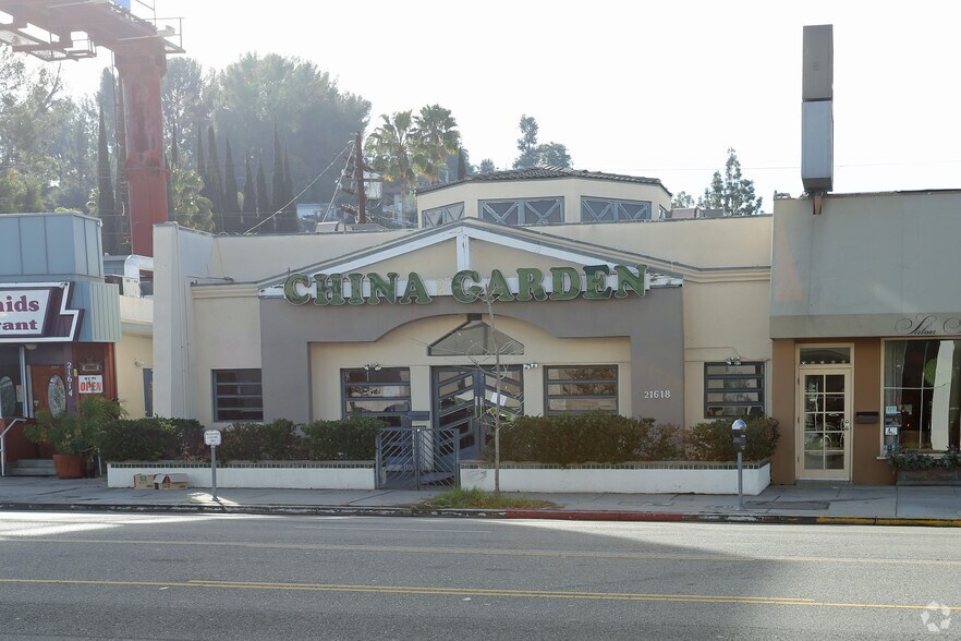 21618 Ventura Blvd, Woodland Hills, CA à louer - Photo de l’immeuble – Image 3 sur 3
