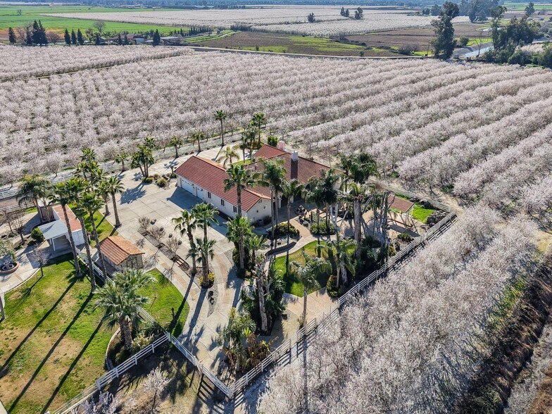 4543 McGee Ave, Modesto, CA à vendre - Aérien – Image 2 sur 16