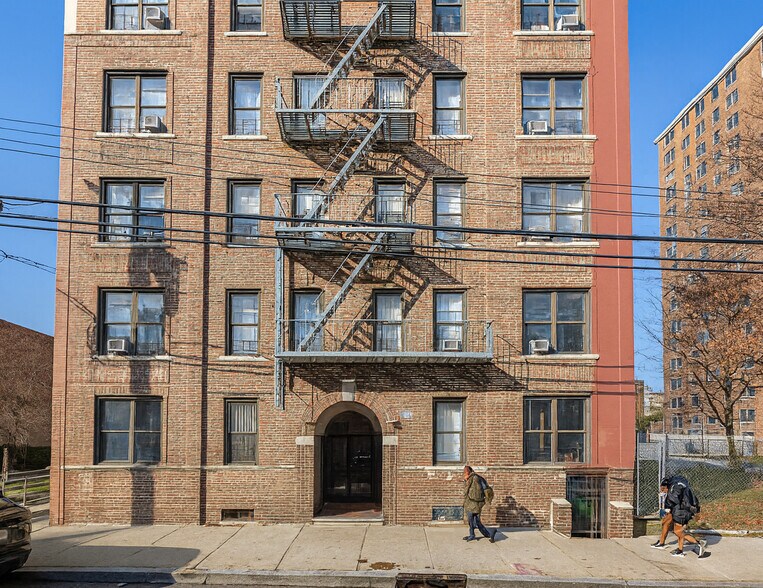 751 Tilden St, Bronx, NY à vendre - Photo de l’immeuble – Image 2 sur 6