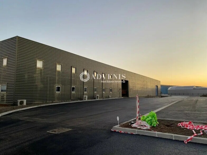 Local d'activités dans Blanquefort à vendre - Photo de l’immeuble – Image 1 sur 8