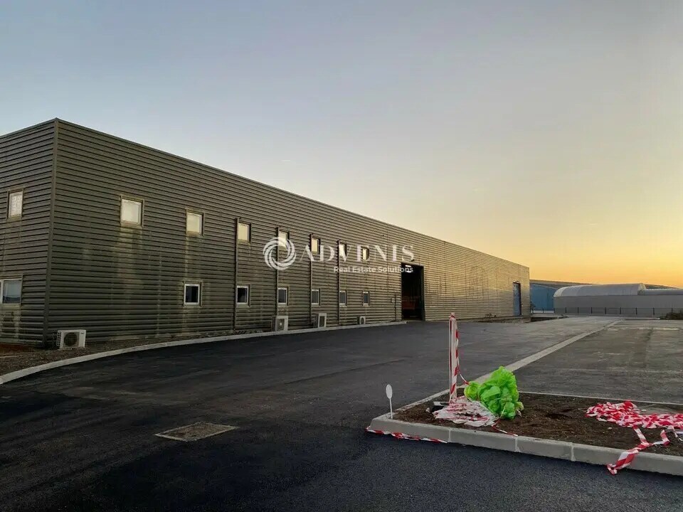 Local d'activités dans Blanquefort à vendre Photo de l’immeuble– Image 1 sur 9