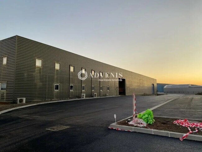 Plus de détails pour Local d’activités à vendre