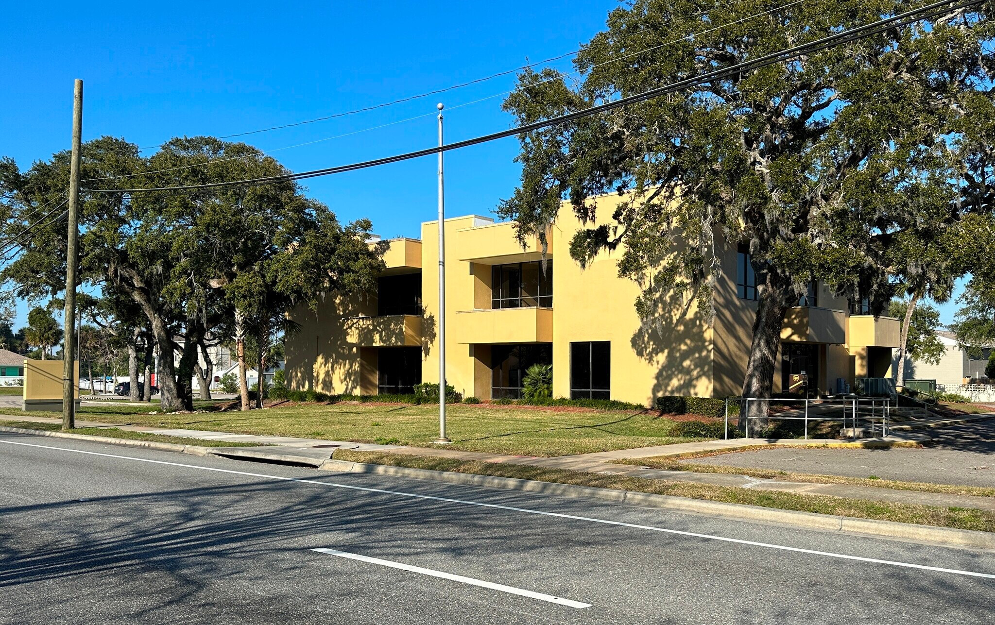 2111 S Ridgewood Ave, South Daytona, FL à louer Photo principale– Image 1 sur 9