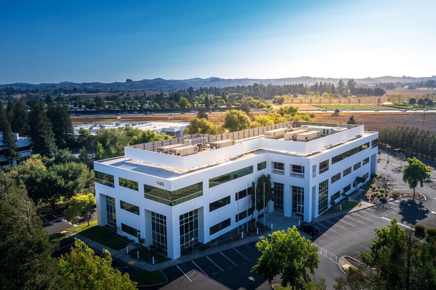 1435 N McDowell Blvd, Petaluma, CA à louer - Photo de l’immeuble – Image 3 sur 14