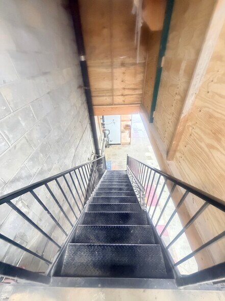 2047 129th St, Flushing, NY à louer - Photo de l’immeuble – Image 3 sur 8
