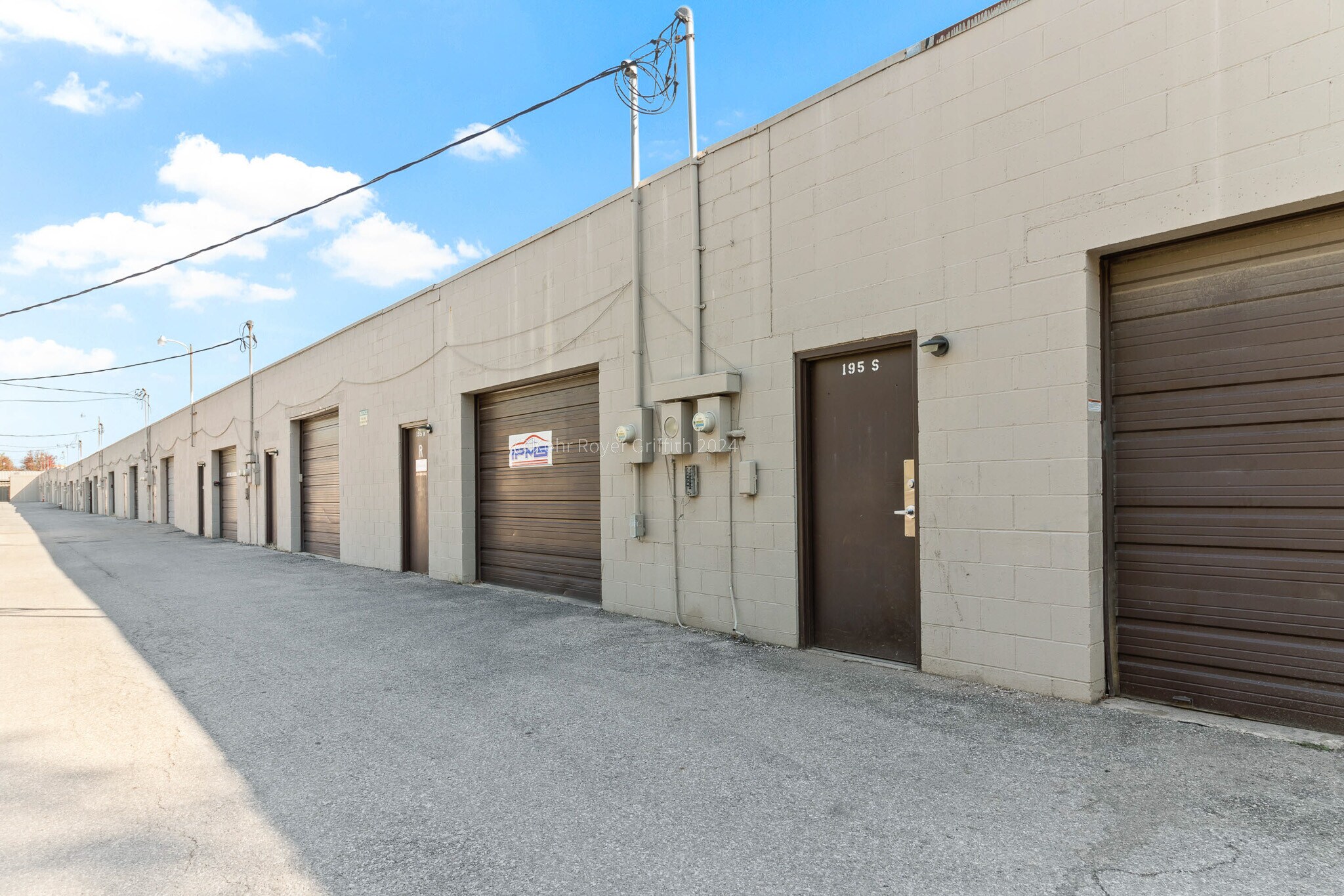 195 W Olentangy St, Powell, OH à louer Photo de l’immeuble– Image 1 sur 2