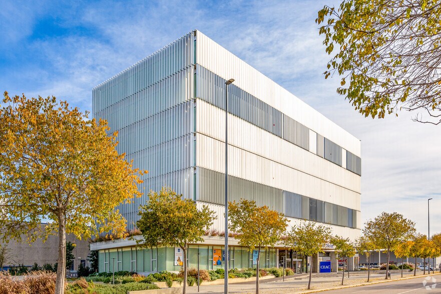 Bureau dans L'Hospitalet de Llobregat, Barcelona à louer - Photo de l’immeuble – Image 3 sur 4