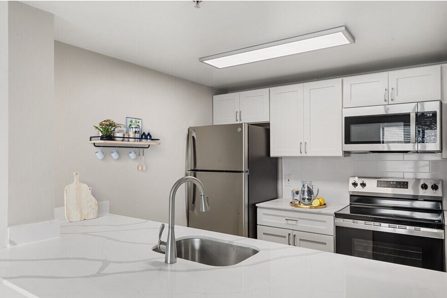 30 Cattano Ave, Morristown, NJ à louer - Photo intérieure – Image 3 sur 46