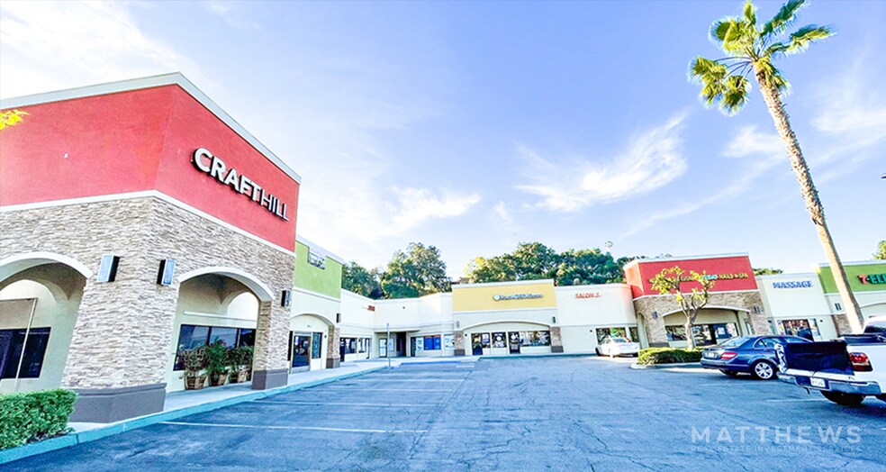 100-150 N Grand Ave, West Covina, CA à louer - Photo de l’immeuble – Image 3 sur 5