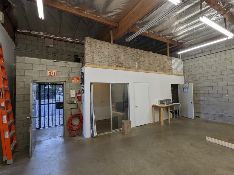 3202-3206 Fletcher Dr, Los Angeles, CA à louer - Photo de l’immeuble – Image 3 sur 11